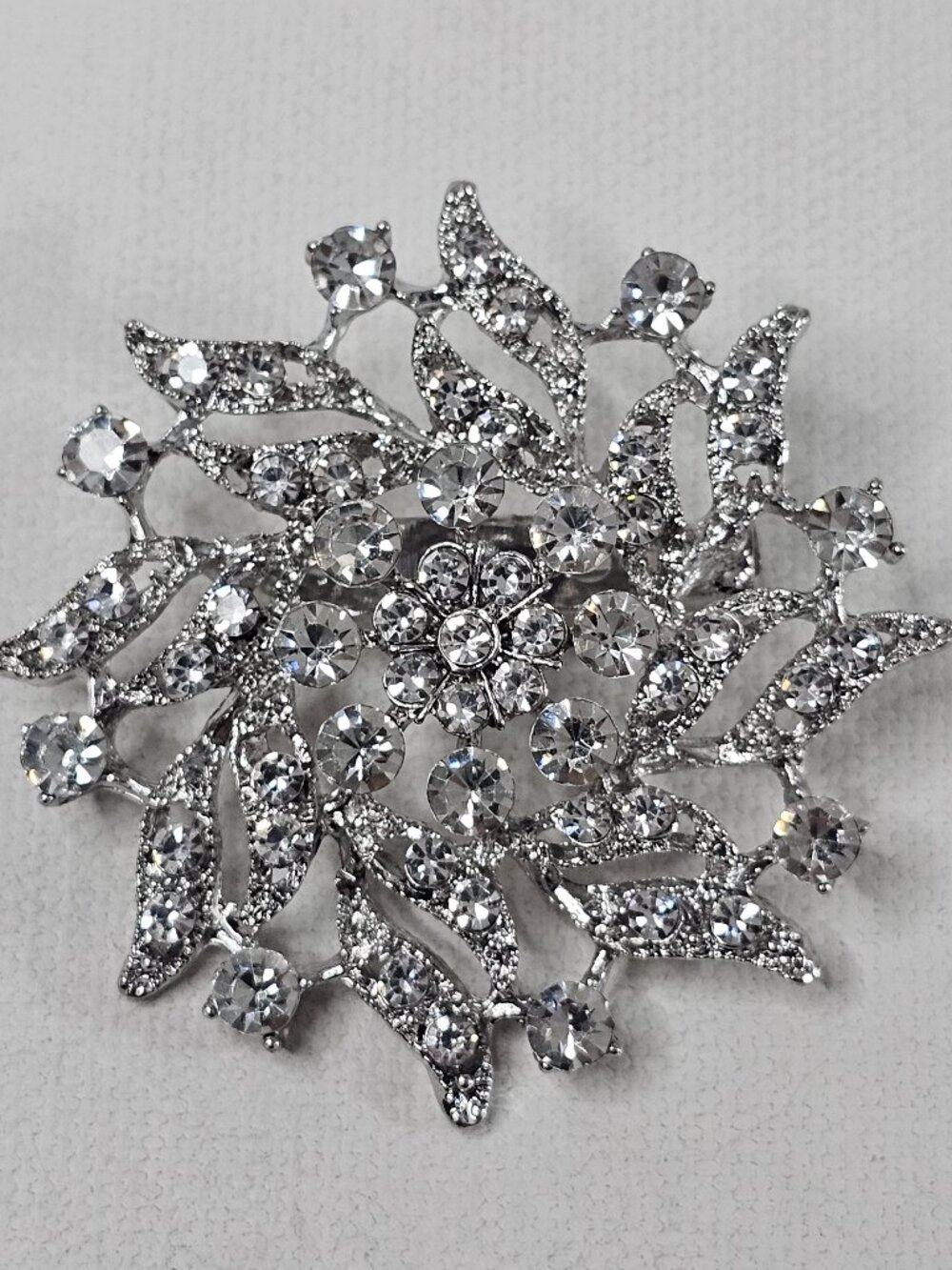 Unsigned Flower Brooch Leafy Clear Rhinestone Starburst Floral Silver Tone Pin